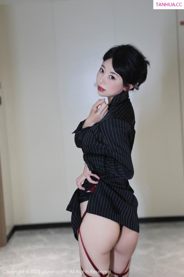   [XiuRen]高清写真图 2023.09.14 No.7384 白笑笑 黑丝美腿第11张图片